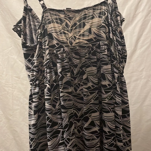 Cute silky dress - Picture 4 of 4